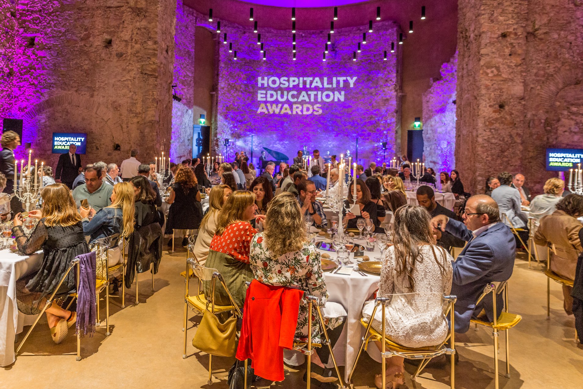 Os Hospitality Education Awards Estao De Volta E As